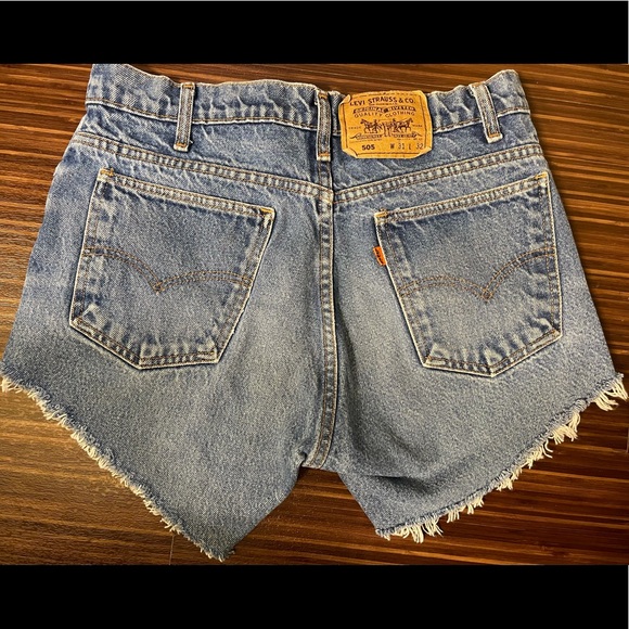 Levi’s cutoff shorts orange tab - Picture 2 of 2